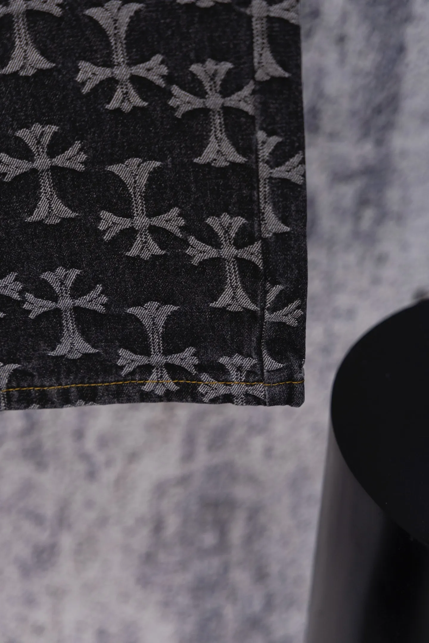 P200 Chrome Hearts CH Chrome Hearts double-sided full-print LOGO jacquard dark pattern heavy-duty denim jacket jeans denim suit same style as Internet celebrity star cross full-print denim jacket jeans, unique cross design elements plus all-over printing, full of design sense. It is made of 100% denim cotton fabric with heavy coarse yarn count, which ensures a stiff and tough silhouette while being soft, comfortable and breathable. The lapel is designed with silver buttons and is full of texture. The classic white cross logo is all over the dress, making it a perfect versatile style for spring and summer! Customized jacquard fabric, you can wear it in various styles. This gender-neutral shirt is a must-have for nightclubs. It can be worn as a jacket for both men and women. It can be easily worn by both men and women! The original loose version is made of high-quality pure cotton fabrics. The fabric pattern is high-definition and delicate without burrs. It is comfortable and breathable to wear. All the buttons are molded and customized. It is casual and fashionable and can be matched with any bottoms. It can be windproof and sunproof in spring and summer. It can be worn outside in autumn and winter! Easily concave shape makes you look slimmer and taller, perfect for both men and women! Color: Black Blue Size: Jacket S-XL Pants 28-36